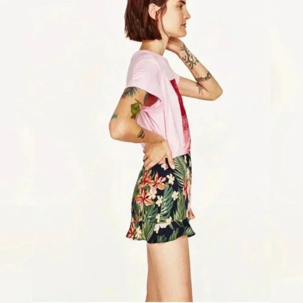 ZARA RUFFLED FLORAL SHORT green pink size xs - Picture 3 of 4